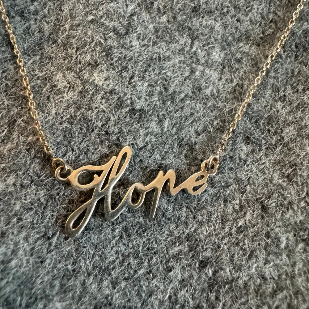 ”Hope” halsband i 925 Silver. Asusteet.