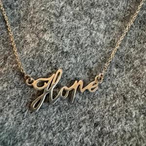 Text halsband i äkta silver - ”Hope” halsband i 925 Silver