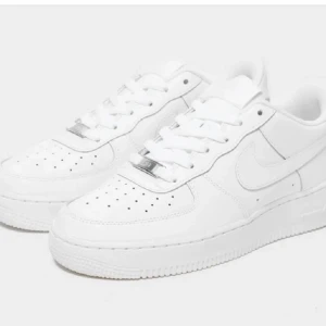 Air force 1 - Säljer mina air force nästan helt nya eftersom jag tycker att jag blir för lång❤️