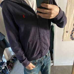 Ralph lauren zip up - Säljer denna RL zip up, skriv om frågor. 