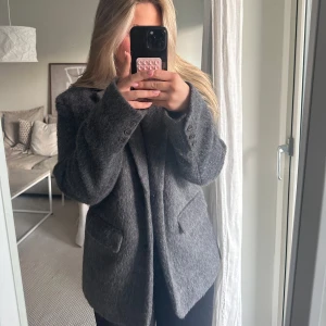 Ullskapare/kavaj - Nakd x Claire Rose, nu utan prislapp