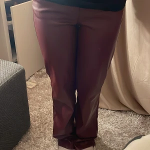 byxor  - Skinn byxor,nypris 600❣️passar någon som är cirka 160