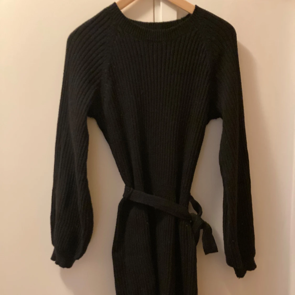 Svart stickad klänning Bubbleroom stl small - 90
