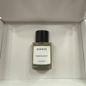 Essnce parfym - Säljer min essnce parfym som endast är testad, säljer då den inte passade mig.