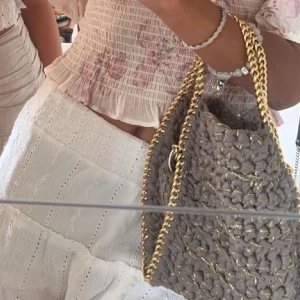 Stella McCartney liknande väska - Jättefin stella mcartney liknande väska. Virkad i topp skick💕