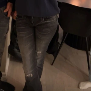 LTB jeans  - LTB jeans i modellen valerie, storlek W27 L34, jag bär vanligtvis 36! Populära jeans i mörkgrått! Säljer även på Vinted för billigare frakt