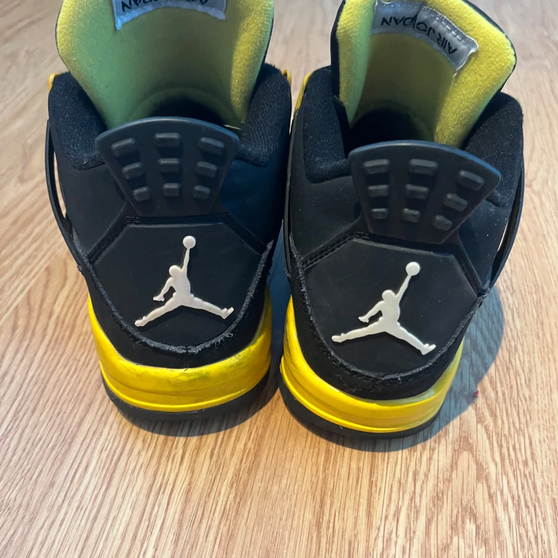 Jordan 4 thunder - 91
