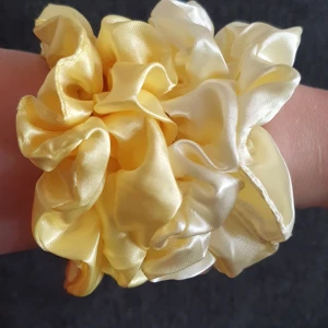 4st scrunchie, Ny Oanvända  - 4st scrunchie, Ny Oanvända 