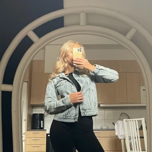 Jeansjacka  - Från TWINTIP i storlek M (Sitter som S) 💕 Använd ett fåtal gånger men har inga tecken på användning 