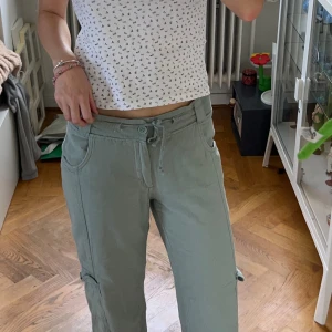 Subdued cargo pants - Worn them a few time but in good condition, just a little wrinkly but nothing that a flat iron can't fix! They're size S