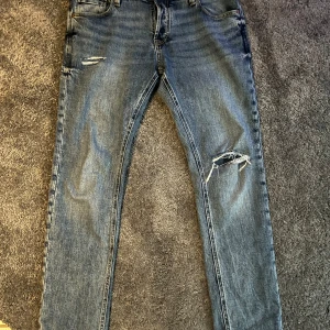 Jack&Jones Jeans - Modellen glenn Skick - 10/10 Storlek - W30L30 Passar L32  Jag kan inte sälja i plick, så fråga efter vinted länken!