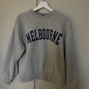 Sweatshirt  - Fin sweatshirt i bra skick!