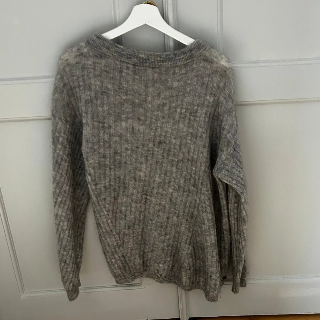 Grå stickad tröja  - 90