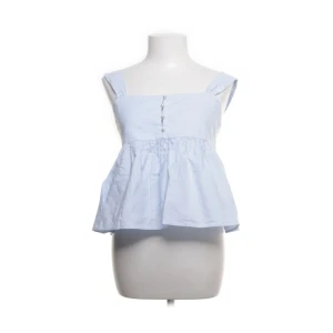 Topp från zara - Superfina topp från zara som jag köpte från sellpy! Jättebra skick! Säljer då den var för liten för mig! Storlek M men skulle säga att den är mer som en s/xs❤️