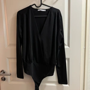 Body frn nakd  - Svart body från na-kd i stl M, endast testad 80kr