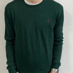 Två stickade tröjor - Säljer dessa 2 stickade tröjor till ett väldigt bra pris