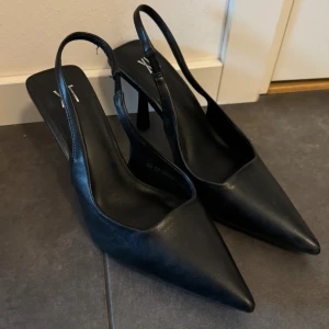Klackskor - Säljer pga inte sitter bra, så aldrig använda!🥰 Originalpris:480kr