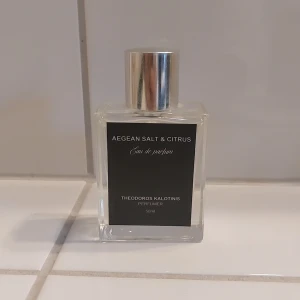 Aegean salt and citrus  - Lätt och fräsch doft av citrus. Väldigt hög kvalite till ett bra pris. Ändast testad, skriv om frågor! 