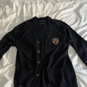 Morris cardigan - Morris cardigan i grymt skick bara använd fåtal gånger 