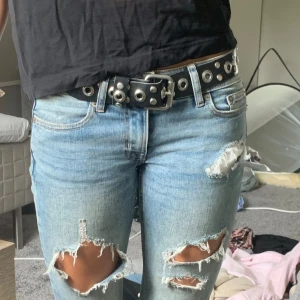 Snyggt skärp - Coolt skärp i bra skick, passar till mycket! Perfekt inför hösten! 105cm långt ungefär, fler bilder finns vid behov!💕