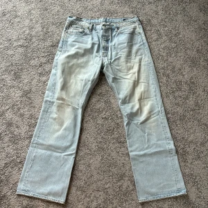 Hope, Rush Jeans - Jeansen är i topp skick, använda få gånger! Färgen på byxorna är ljusblå vintage.
