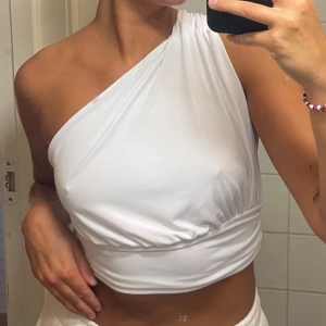 Vit topp - Hanna schönberg x NA-KD Aldrig använd 