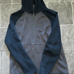 Nike tech fleece - Unik Nike tech, Old season. Svårt o få tag på 