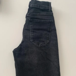 Madlady jeans - Säljer ett par jeans från Ideal i strl xs/regular. Använda en gång därav nyskick. 200kr