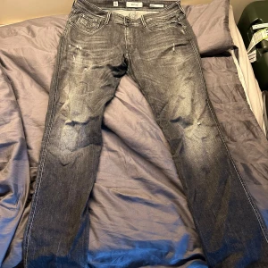 Replay anbass - Storlek 36 men har sytt upp dem så de sitter som 34 ungefär. Passar mig och jag är 184, skulle nog även passa längre. 