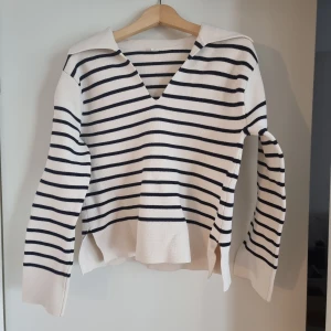 Arket randig tröja - I mycket gott skick