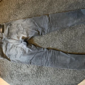 Replay  - Ny pris 1800, mitt pris 1000. Köparen står för frakt och köparskydd.