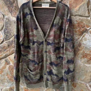 Ralph lauren kofta - Skön unik Ralph lauren denim & supply kofta i ett grymt camo mönster SIZE L tecken på användning finns 