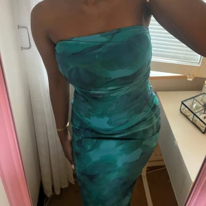 Blå klänning  - Strl s aldrig använt !