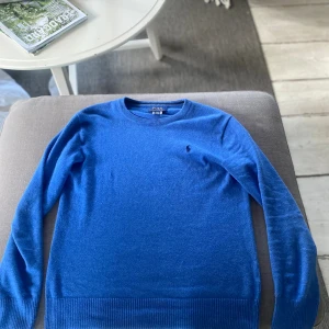 Ralph lauren hoodie - Finstickad Ralph lauren tröja. Storlek:14-16 / XS NY PRIS: runt 1000kr Mitt pris: 450kr Riktigt snygg