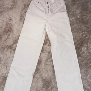 Vita jeans  - Straight fit. Xs nyskick inga Fläckar 