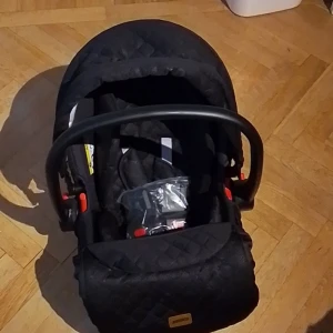 Vagn och bilbarnstol  - Den är oanvänd 