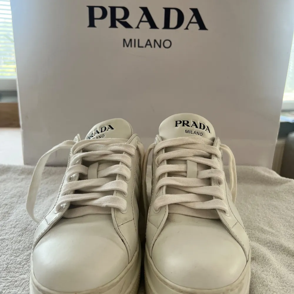 Prada skor , 36 1/2 passar också till 37 . Skor.