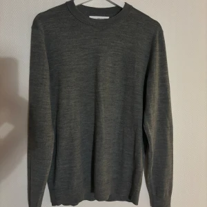 selected homme merino tröja - Säljer nu denna fina merino tröjan åt min kille som bara är använd några gånger, köpt för 600 säljer för 249, hör av er vid minsta lilla fundering!