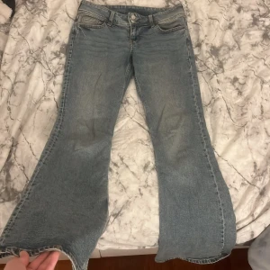Bootcut Low waist jeans  - Skit snygga jeans! Dom är low waist och bootcut och har as snygga fickor! 💞