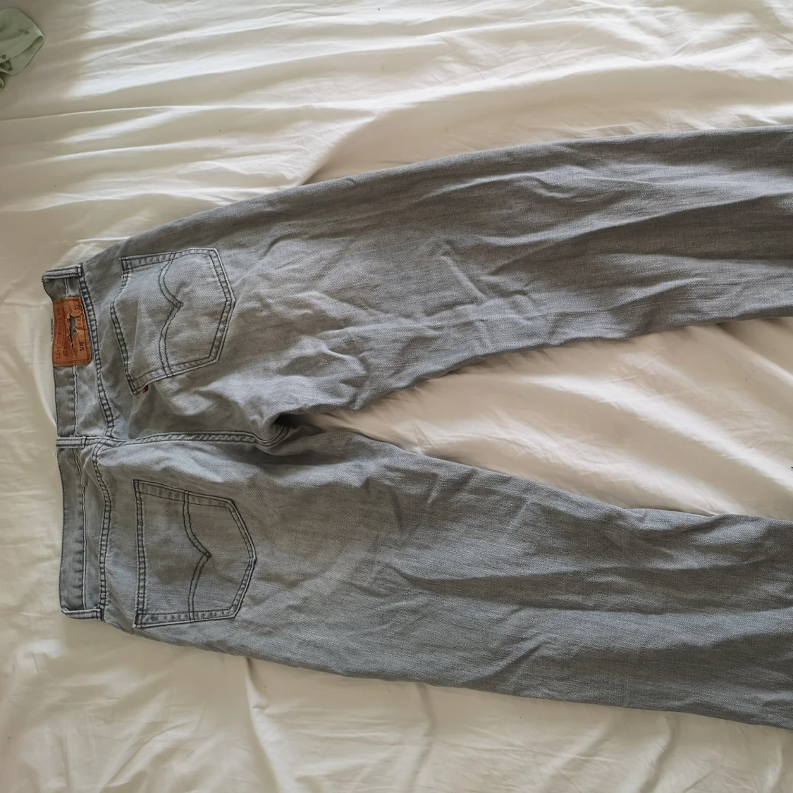 Gråa raka Levis jeans - 90