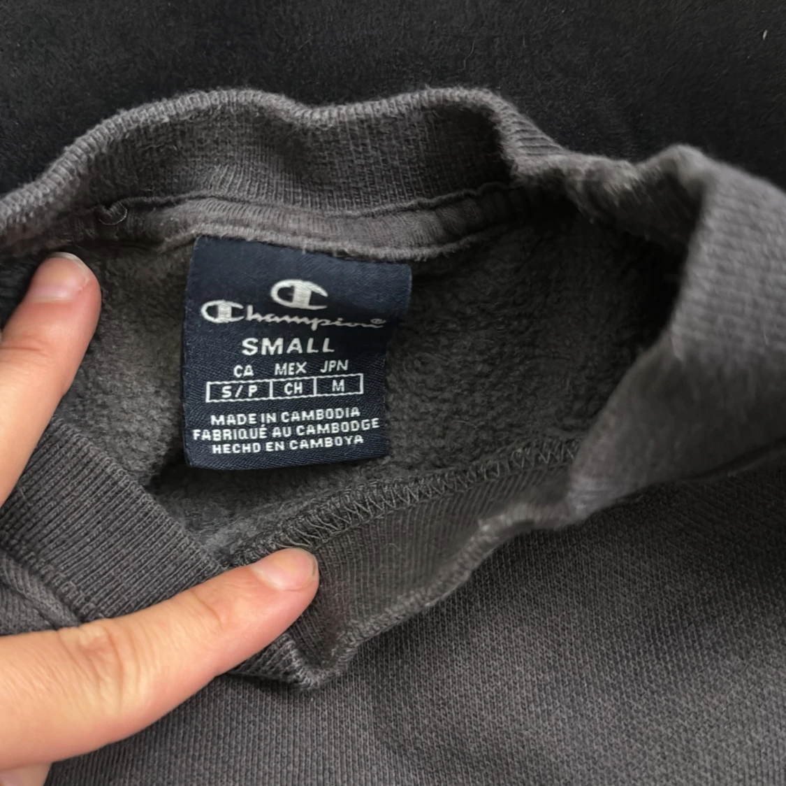 Grå sweatshirt från Champion - 90