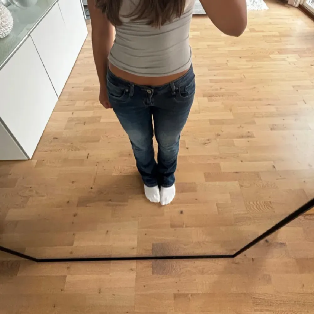 Mörkblå ltb jeans i modellen valerie. Använda 2 ggr, i storlek 28/32 men skulle säga att de passar lite mindre också. Jeans & Byxor.