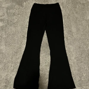  Leggings  - Storlek: 146 Jätte fina! Väldigt bra skick.