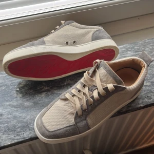 Loubs skor  - Säljer väldigt fina christian louboutin   skor i väldigt gott skick. Tveka inte på att höra av er vid flera frågor 