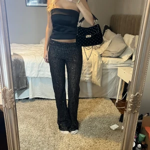 Festbyxor - Säljer mina sjukt snygga fest byxor🤩 Jag är 168 cm!