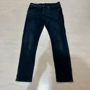 Levi’s 502 jeans - Raka Mörkblåa Levis jeans i bra skick. Nypris 1299