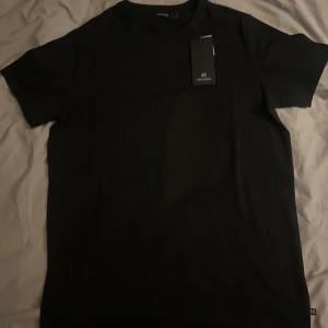 Svart T-shirt  - Svart T-shirt | Strö S | Nyskick aldrig använd | Matinique | Nypris: 299kr | Mitt pris: 149kr