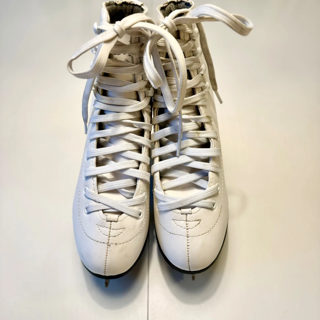 Stl 36 Vita konståkningsskridskor från Davos - 1