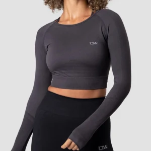Mörkgrå croppad topp från ICANIWILL - Snygg mörkgrå croppad topp från ICANIWILL med lång ärm och tight passform. Perfekt för träning eller en sportig look. Toppen har en diskret logga på bröstet och ryggen. Använd ett fåtal gånger för några år sedan. Säljs självklart nytvättad 🪐🫧🤍