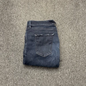 Replay jeans - Säljer ett par feta replay jeans som är i 9/10 skick sitter slim fit👌